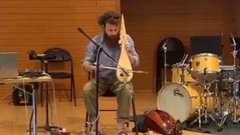 La lira calabrese, tradizione e attualità: il sogno di Mattia Marigliano