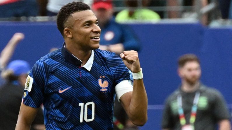 Mondiali, Mbappé ‘gufa’ Messi: “Segna sempre, farà gol in finale”