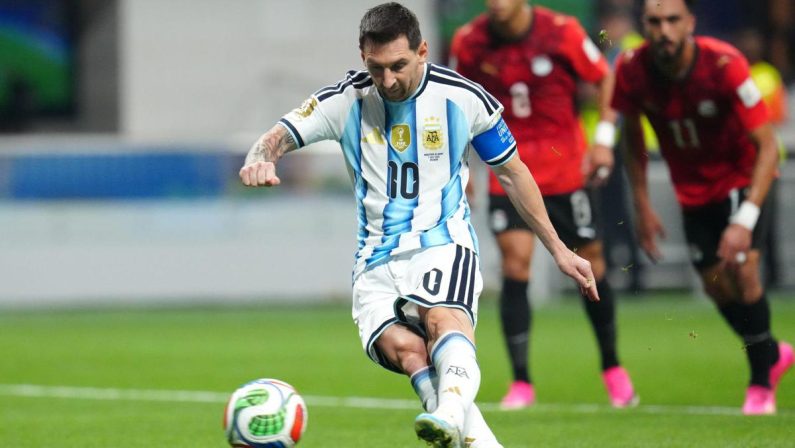 Argentina, choc Messi contro Egitto: sbaglia rigore e centra il palo su punizione