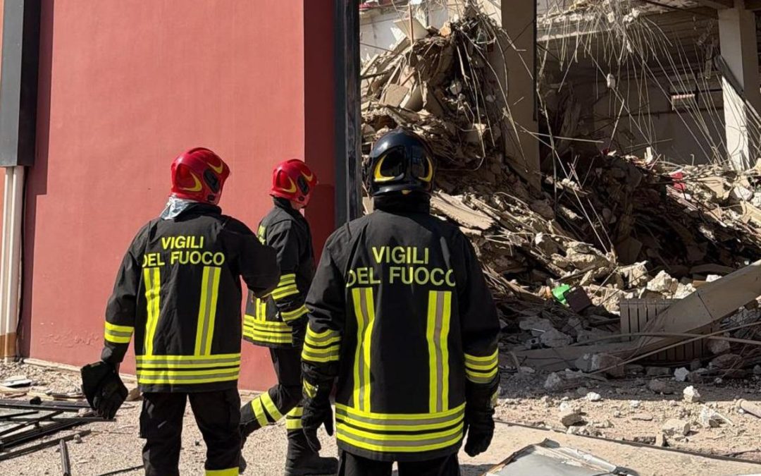 Crollo palazzina Messina, 6 dispersi: ricerche rese difficili da incendio che cova sotto le macerie