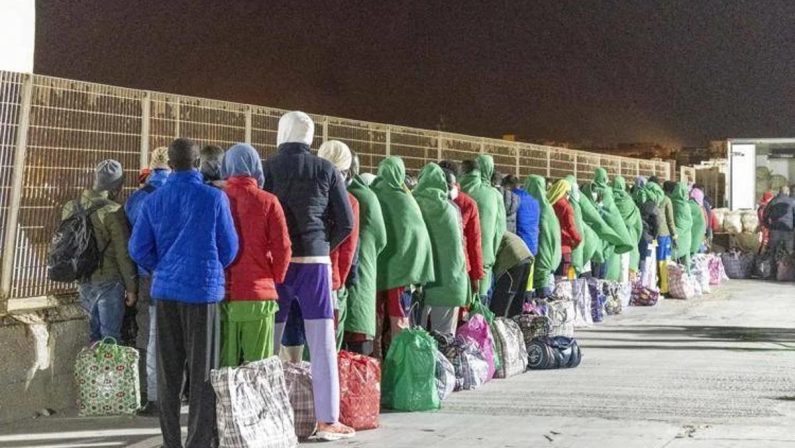 Eurispes: “Si emigra per povertà e mancanza lavoro”