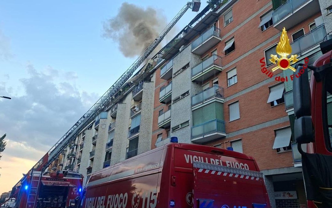 Milano, incendio in appartamento: due morti e diversi intossicati