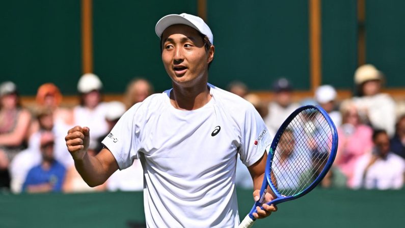 Chi è Shintaro Mochizuki, l’avversario di Sinner a Wimbledon (che ha già battuto Alcaraz)