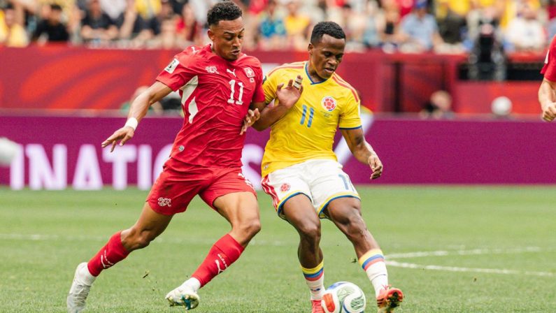 Svizzera-Colombia, proteste ai Mondiali: elvetici chiedono due rigori e un rosso
