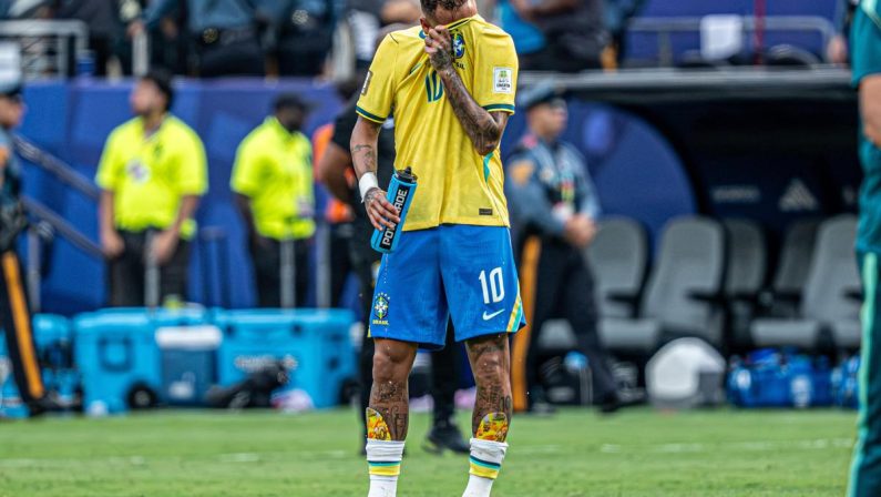 Brasile eliminato, Neymar in lacrime dice addio alla selecao: “Finisce qui”