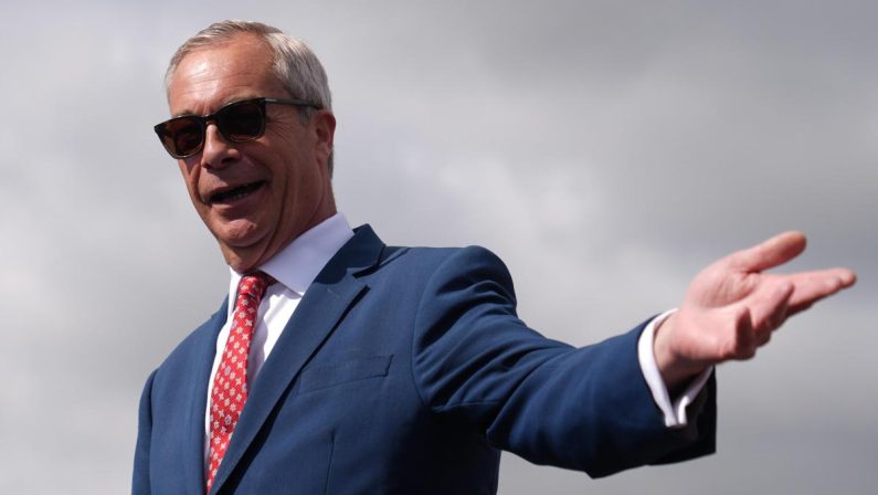 Nigel Farage: “Mi dimetto da deputato e mi candido alle suppletive a Clacton”