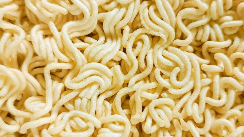 Salmonella, focolaio in Europa: a causarlo forse noodles aromatizzati
