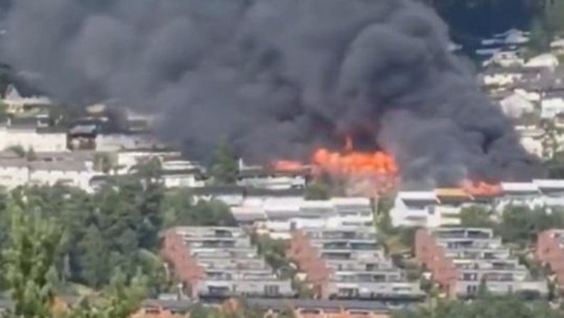 Norvegia, incendio fuori controllo: oltre 100 case distrutte