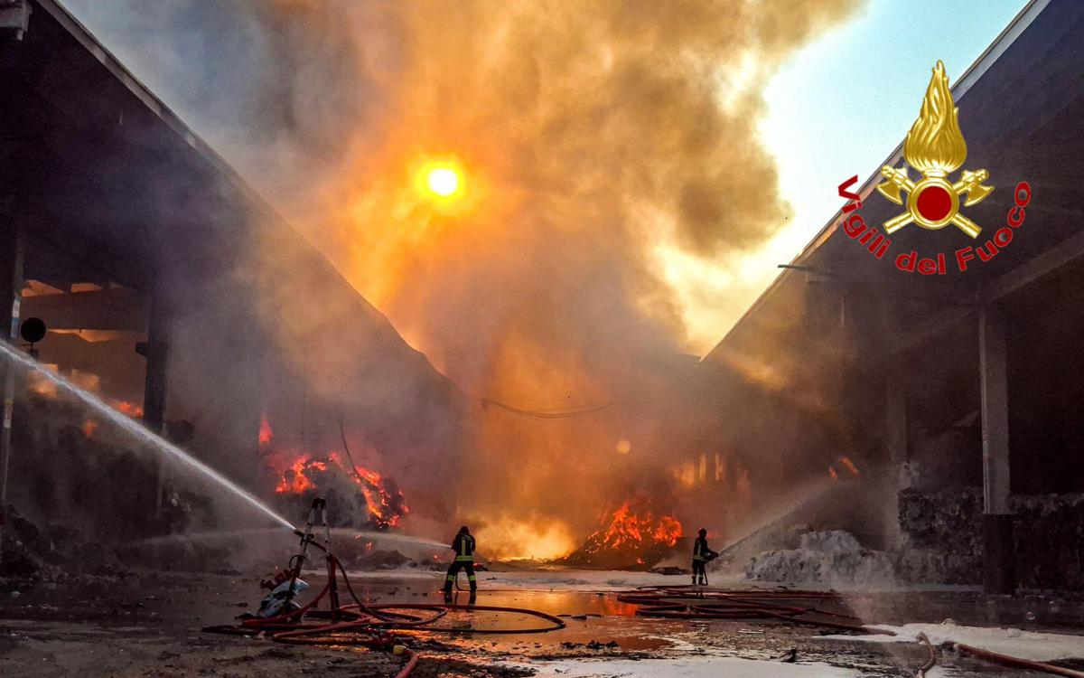 https://www.quotidianodelsud.it/wp-content/uploads/2026/07/novate-incendio.jpeg