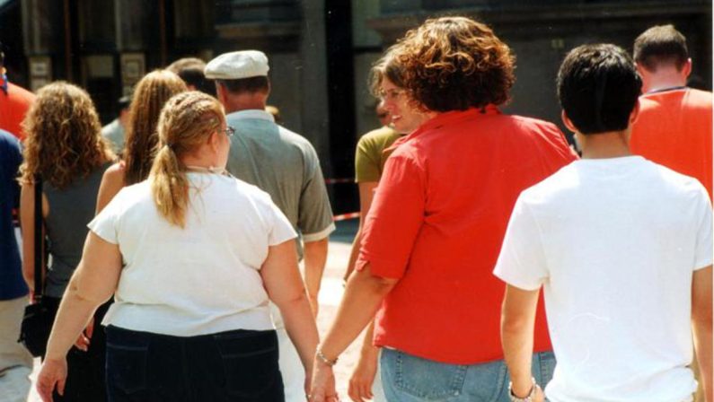 “Italia non segue dieta mediterranea, bambini sempre più grassi”, l’inchiesta Bbc e l’allarme obesità