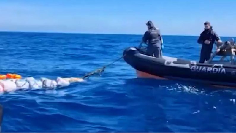 Operazione "Abisso", 28 indagati in Sicilia: 2 calabresi pronti al recupero di tonnellate di cocaina
