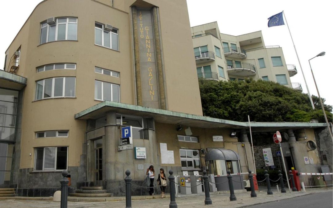 Ragazzina risucchiata dal bocchettone di una piscina, è grave