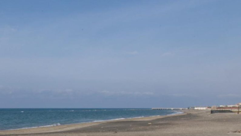 Ostia e la rivoluzione del mare libero, il Times racconta la “ribellione” contro gli stabilimenti