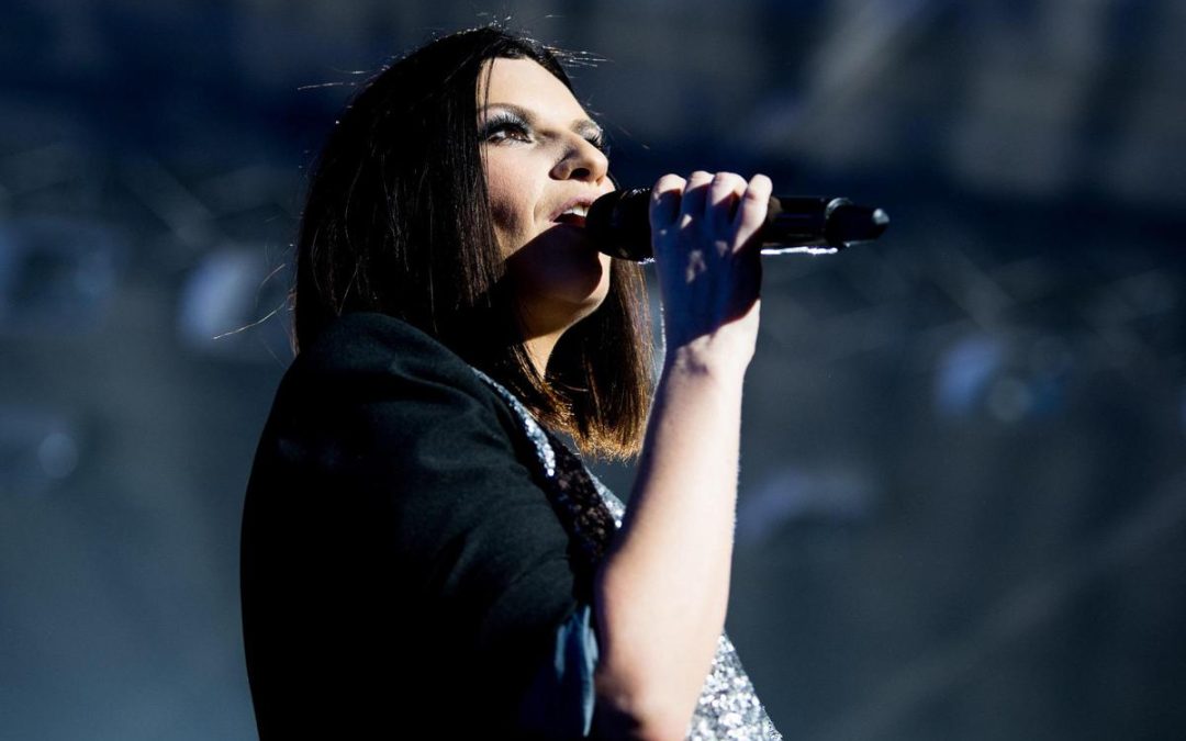 Mondiali, Laura Pausini, Robbie Williams e Tom Cruise protagonisti della cerimonia di chiusura