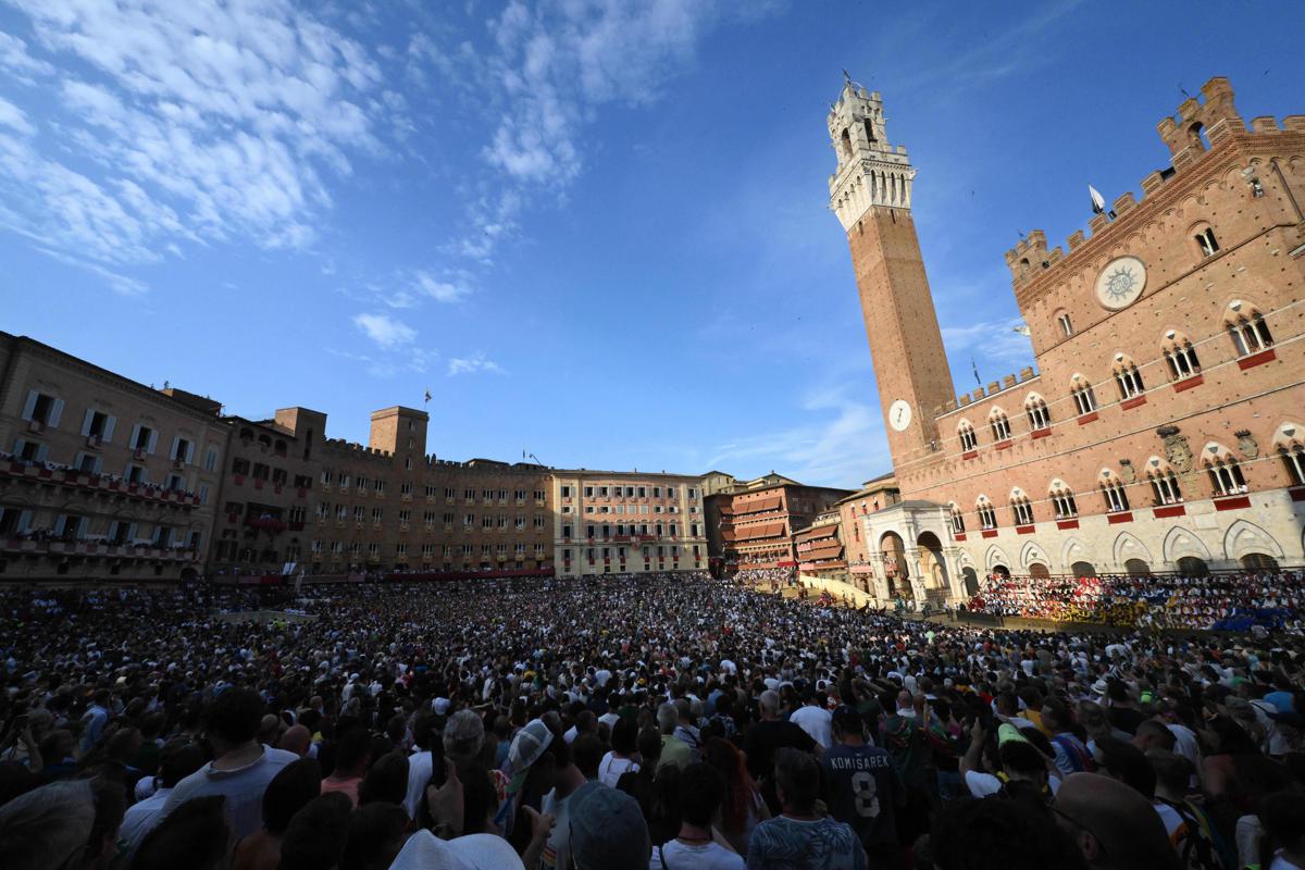 https://www.quotidianodelsud.it/wp-content/uploads/2026/07/palio-siena-ipa-fg.jpeg
