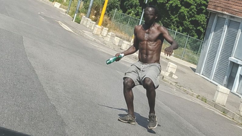 Follia e vandalismo a Potenza, un uomo semina il panico al Parco del Basento