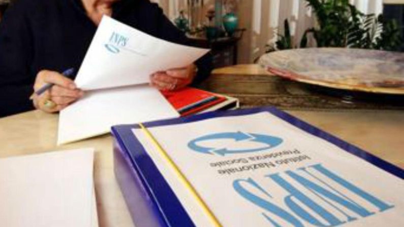 In 10 anni mezzo milione di under 35 in meno, pensioni a rischio per crisi demografica: l’analisi
