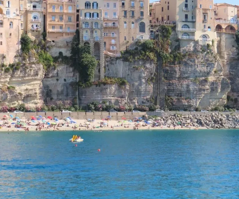 Estate 2026, nuovi treni e collegamenti ferroviari in Calabria per turisti e viaggiatori