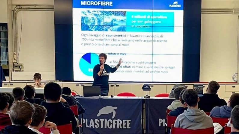 Calabria, la sfida ambientale parte dai banchi di scuola con il progetto Plastic Free