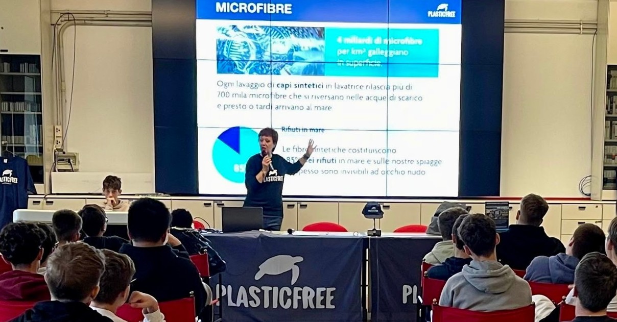 https://www.quotidianodelsud.it/wp-content/uploads/2026/07/plastic-free.jpg