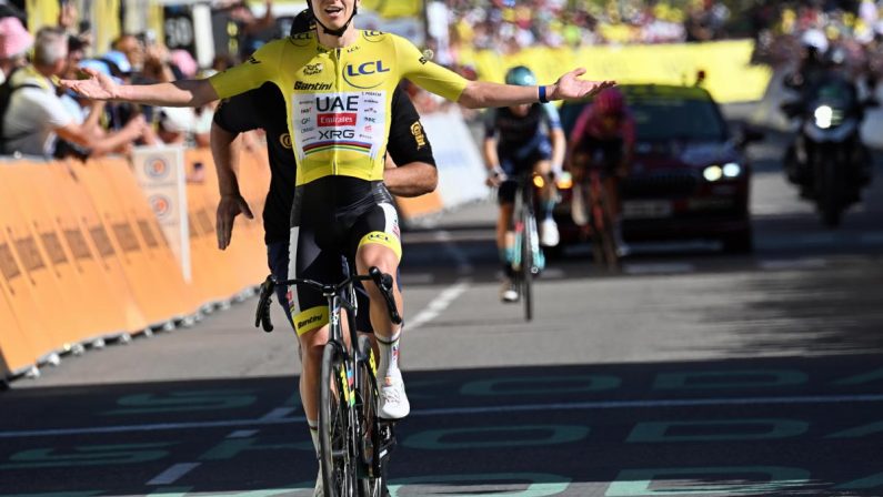 Tour de France, Pogacar vince anche sull’Alpe d’Huez