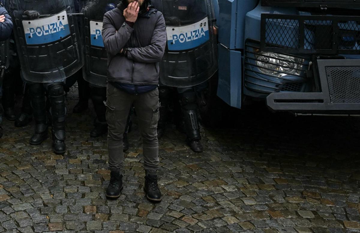 https://www.quotidianodelsud.it/wp-content/uploads/2026/07/polizia-antisommossa-afp.jpeg