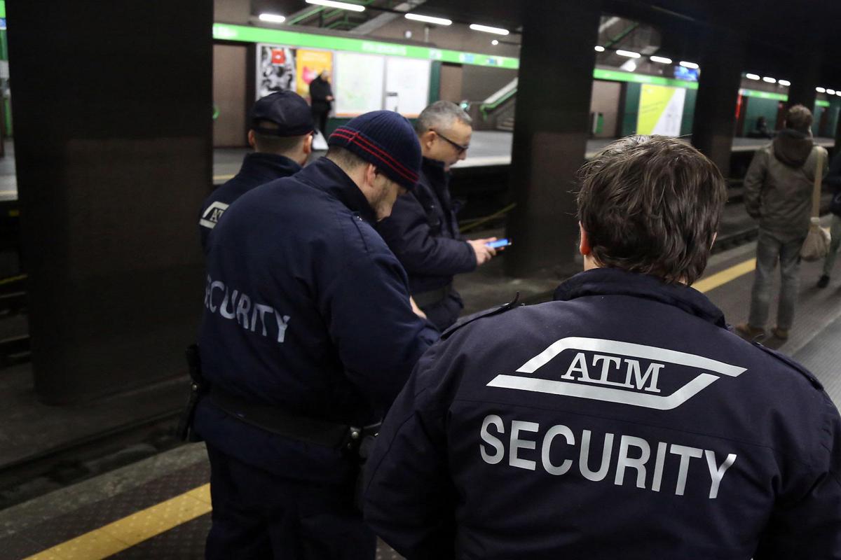 https://www.quotidianodelsud.it/wp-content/uploads/2026/07/polizia-ferma-banda-di-baby-gang-che-in-diverse-occasioni-ha-danneggiato-gravemente-i-vagoni-e-le-stazioni-metropolitane.jpeg