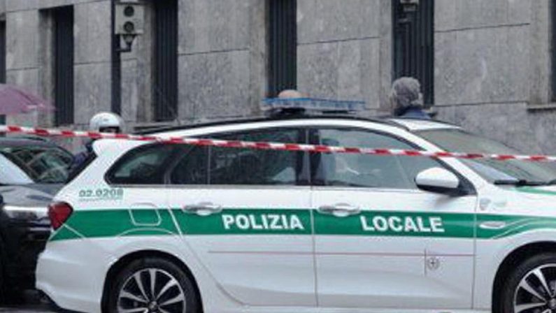 Milano, ciclista travolta e uccisa: camionista denunciato per omicidio stradale