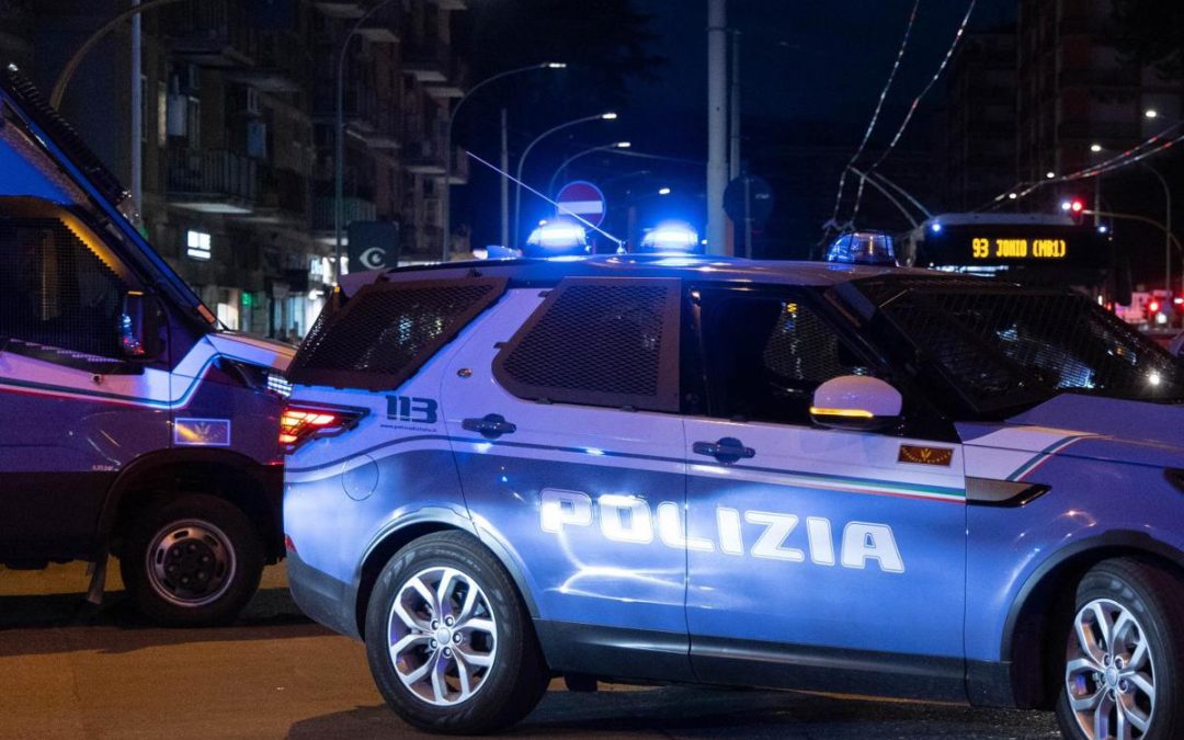 Roma, due somali aggrediti da 10 ragazzi a San Lorenzo e feriti a coltellate: al vaglio telecamere