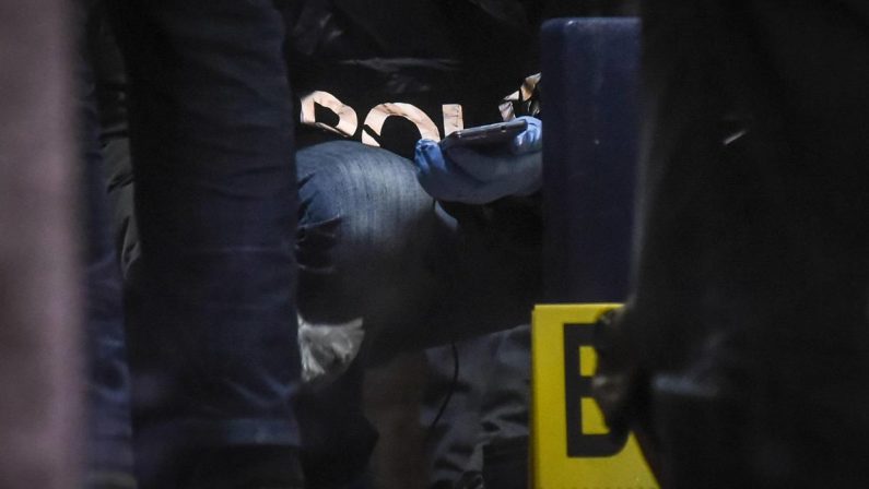 Torino, donna trovata morta in casa: nessuna ipotesi esclusa