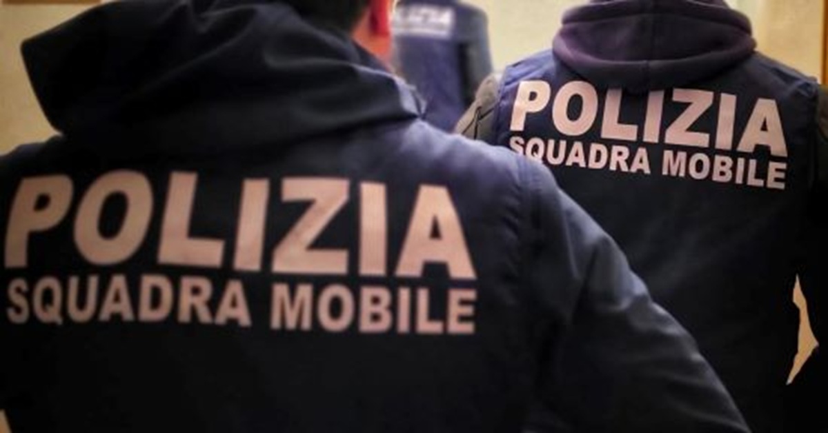 https://www.quotidianodelsud.it/wp-content/uploads/2026/07/polizia-squadra-mobile.jpeg