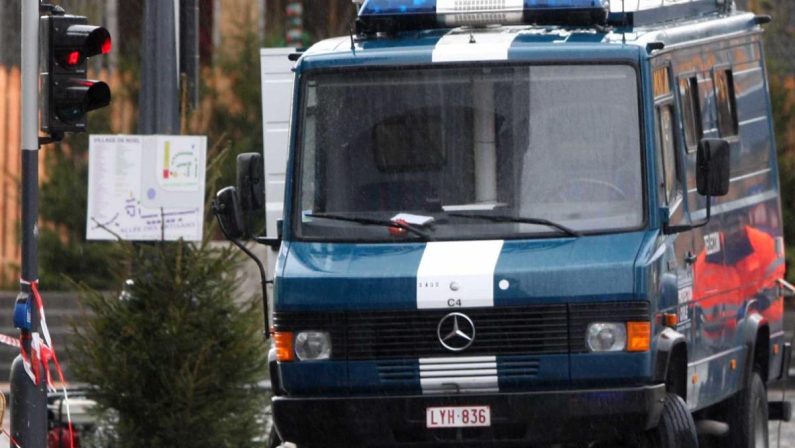 Belgio, incendio in un palazzo ad Anversa: diversi morti e feriti