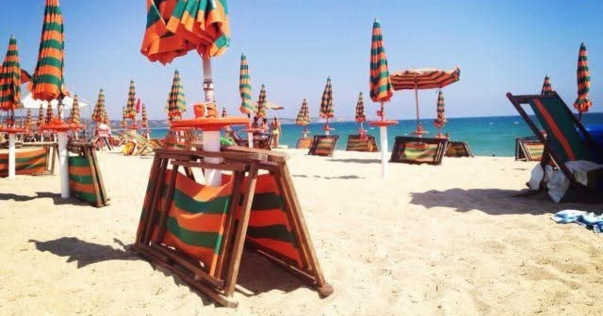 https://www.quotidianodelsud.it/wp-content/uploads/2026/07/porto-kaleo-resort-spiaggia.jpg
