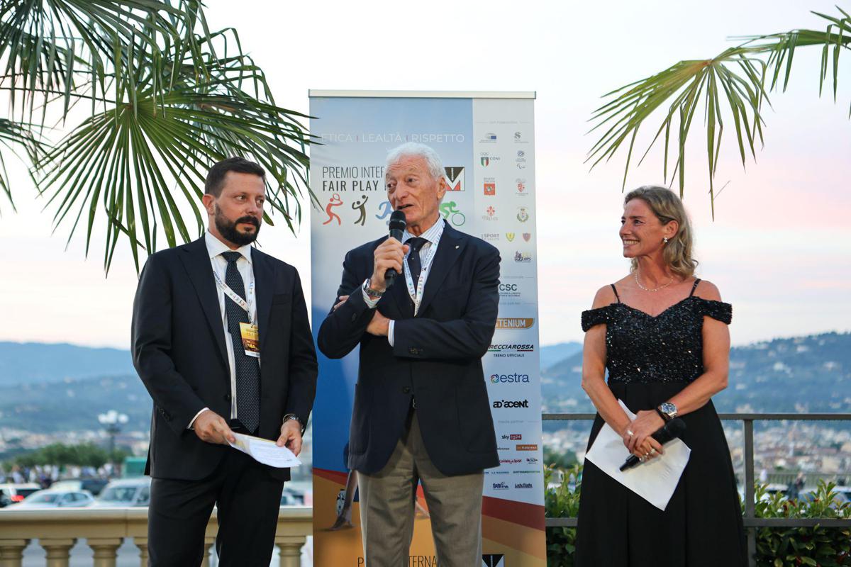 https://www.quotidianodelsud.it/wp-content/uploads/2026/07/premio-internazionale-fair-play-menarini-2025-filippo-paganelli-luciano-buonfiglio-e-valeria-speroni-cardi.jpeg