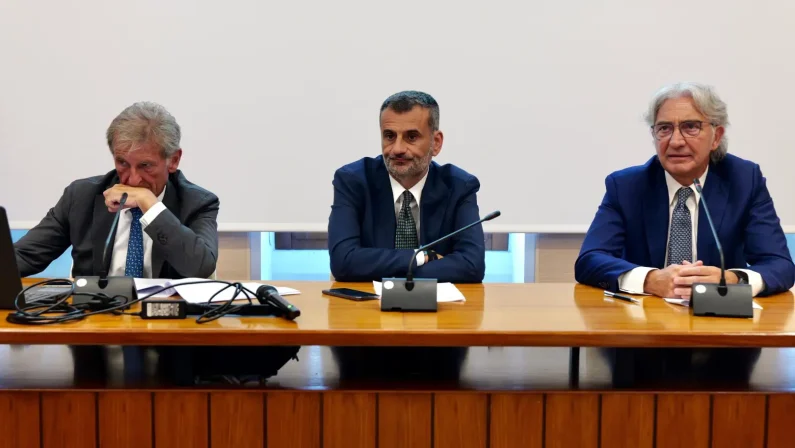 Decaro presenta “Puglia Moltiplica”, piano da 360 milioni per le imprese