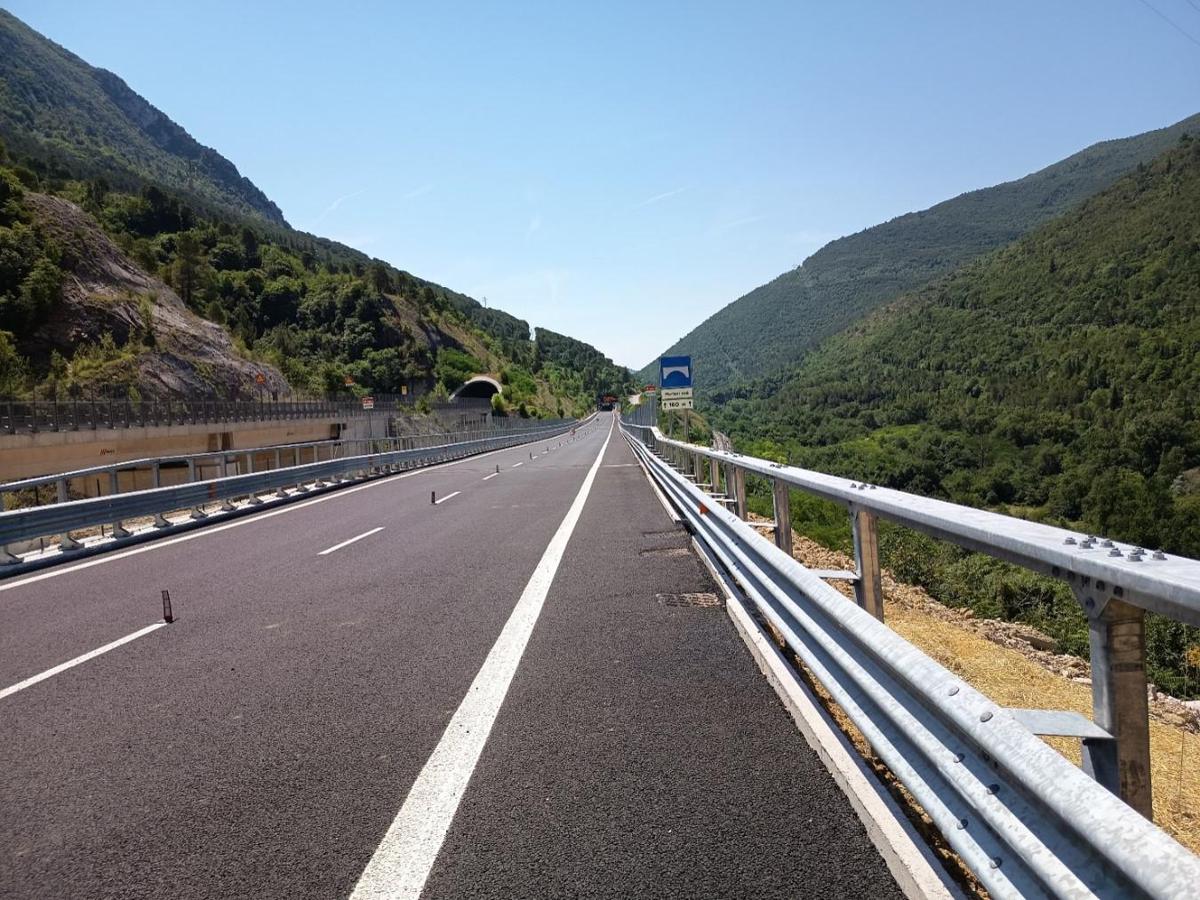 https://www.quotidianodelsud.it/wp-content/uploads/2026/07/quadrilatero-marche-umbria-webuild-us.jpeg