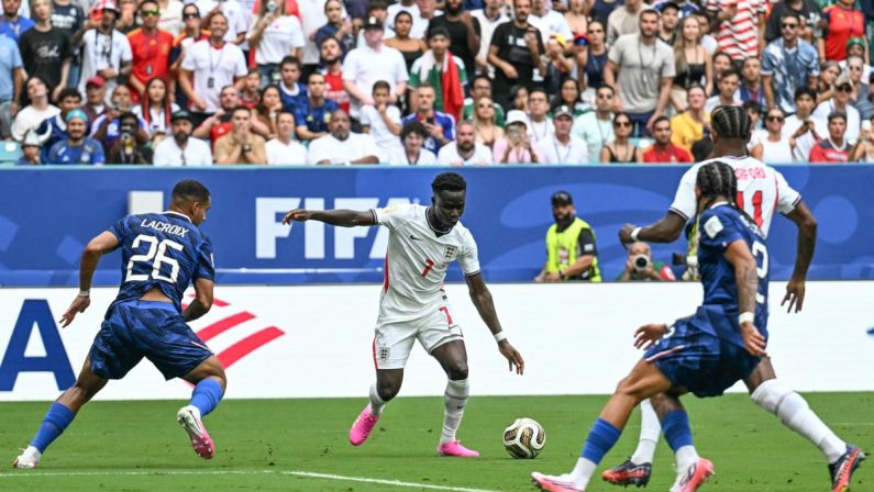 Francia-Inghilterra, Saka segna ma arbitro annulla tutto