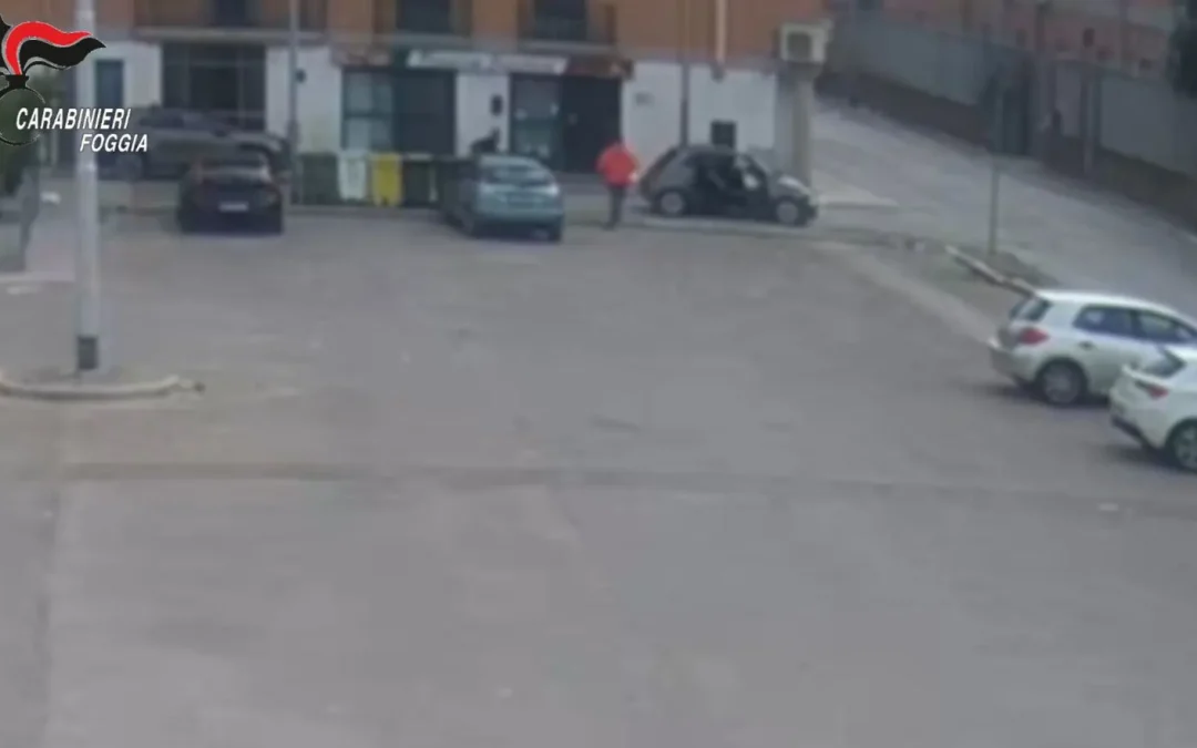 Aprono il fuoco dopo un tamponamento nel Foggiano, arrestato 22enne ritenuto complice / Video