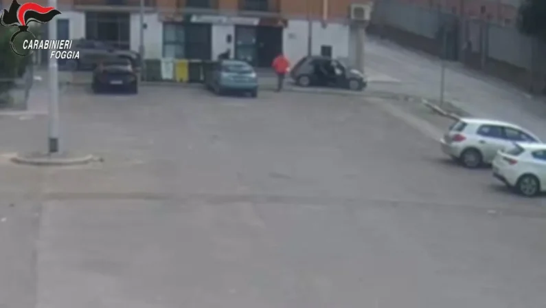 Aprono il fuoco dopo un tamponamento nel Foggiano, arrestato 22enne ritenuto complice / Video
