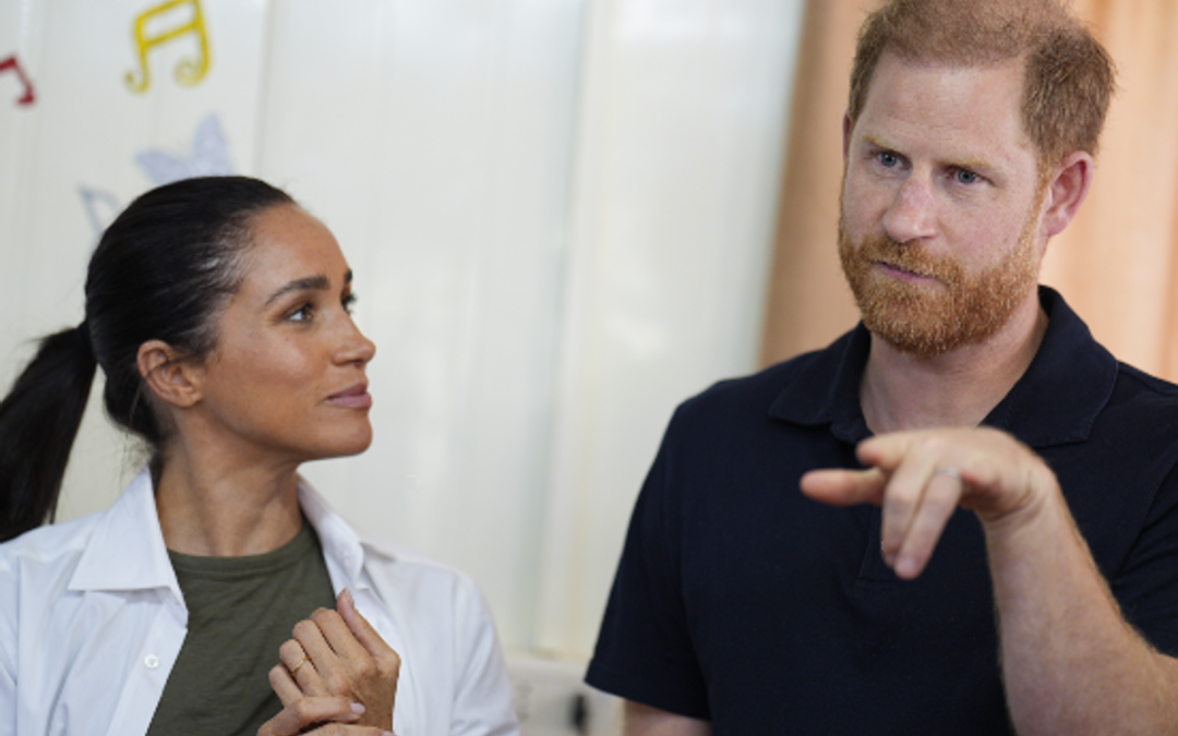 Il viaggio di Harry e Meghan in Gb? “Una commedia degli errori”