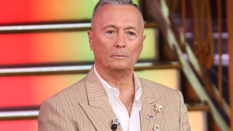 Incidente Paolo Belli, morto 41enne travolto dalla bici. Il cantante è “sotto shock”
