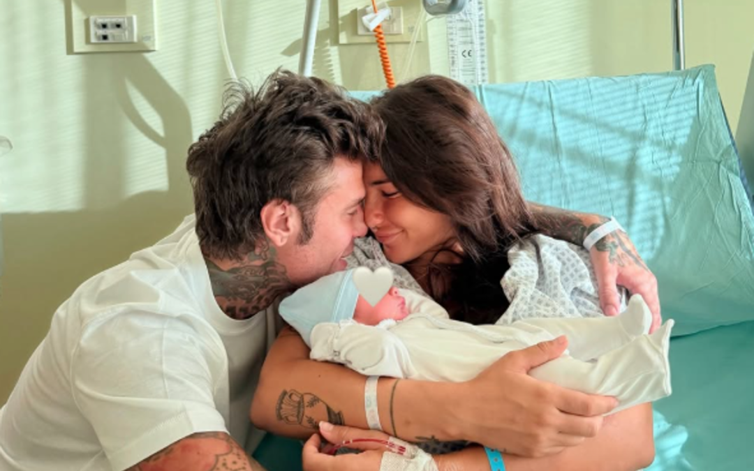 Fedez papà per la terza volta, è nato il figlio Edoardo Lupo: “Una gioia così grande”