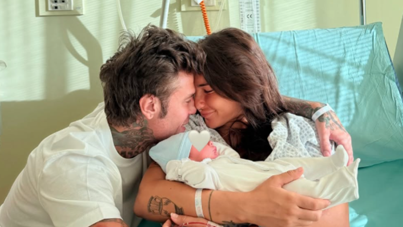 Fedez papà per la terza volta, è nato il figlio Edoardo Lupo: “Una gioia così grande”