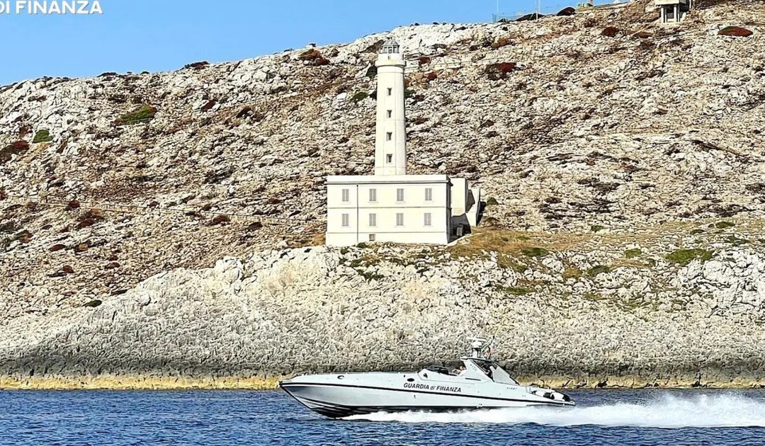 Puglia, sequestrato uno yacht di lusso: scoperti 3 lavoratori in nero