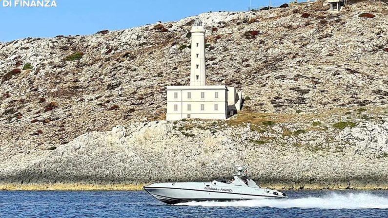 Puglia, sequestrato uno yacht di lusso: scoperti 3 lavoratori in nero