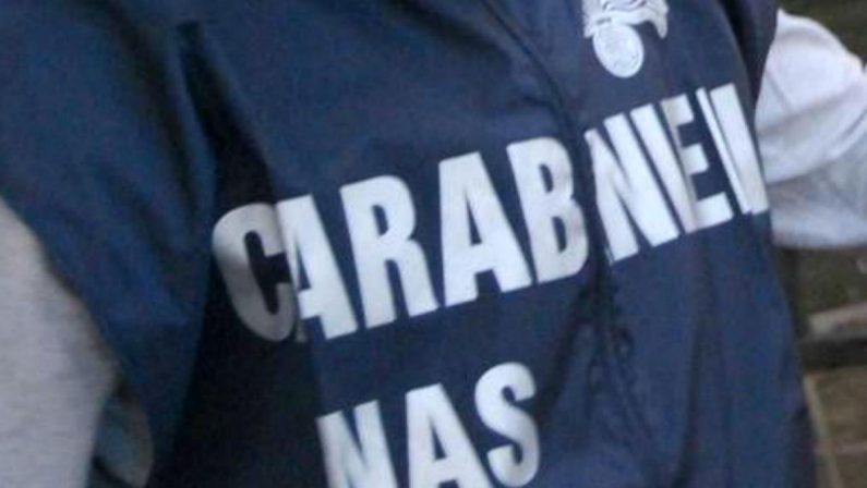Brescia, neonato circonciso su tavolo da cucina in casa: denunciato cardiologo