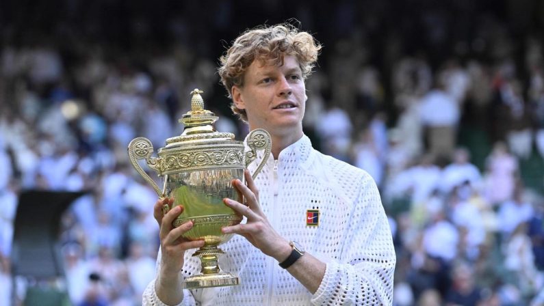 Wimbledon, Sinner show a cena dei vincitori: “Sono brillo, ho fallito esame della patente”