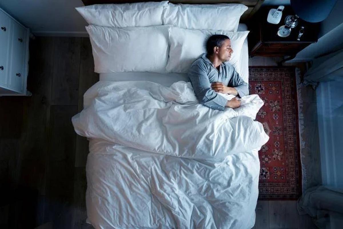 https://www.quotidianodelsud.it/wp-content/uploads/2026/07/sonno-letto-dormire-uomo-123rf-free.jpeg
