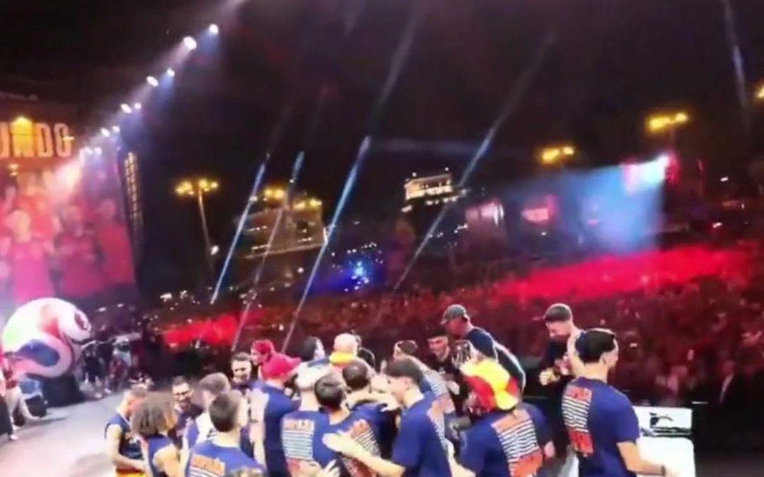Spagna, De la Fuente cantante nella festa mondiale
