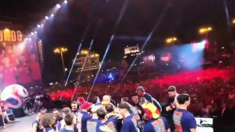 Spagna, De la Fuente cantante nella festa mondiale